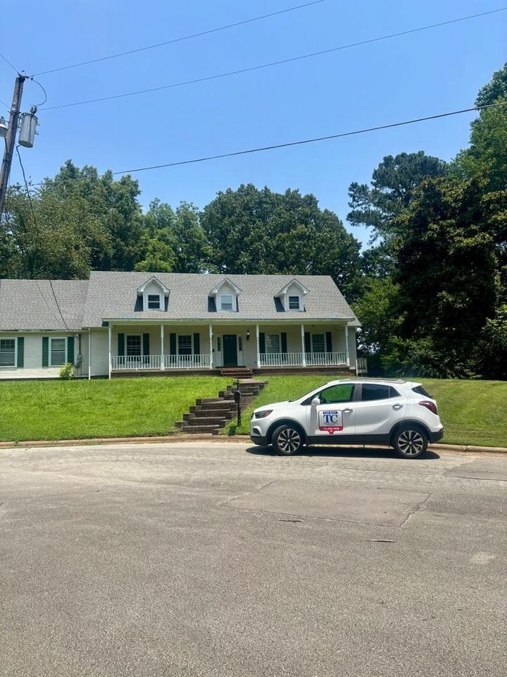 1008 Parkway Cv - Photo 2 of 30