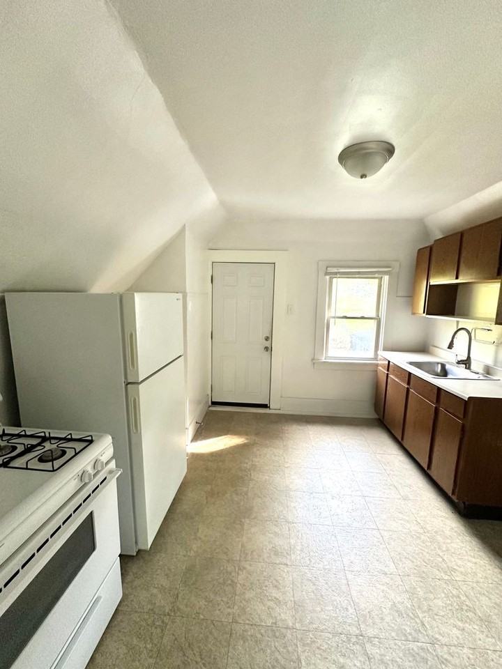 12 Demmer Ave - Photo 5 of 9