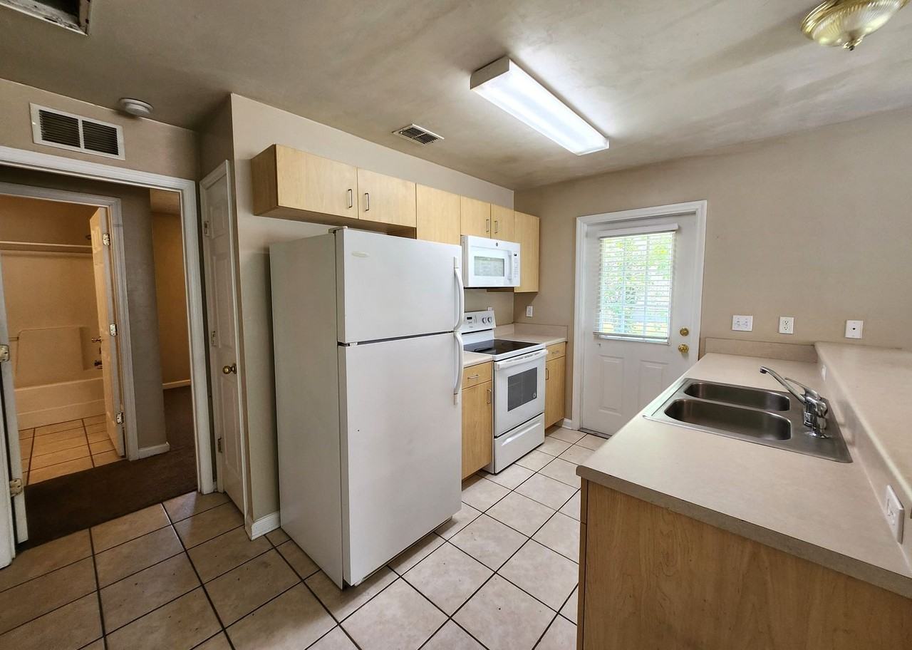 225 Rivoli Rd #1 - Photo 5 of 19