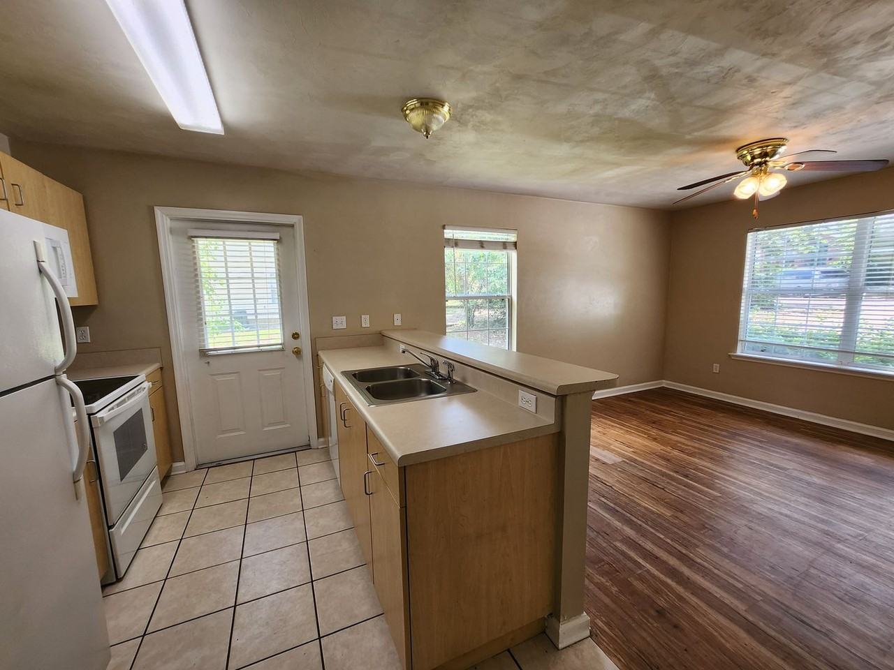 225 Rivoli Rd #1 - Photo 6 of 19