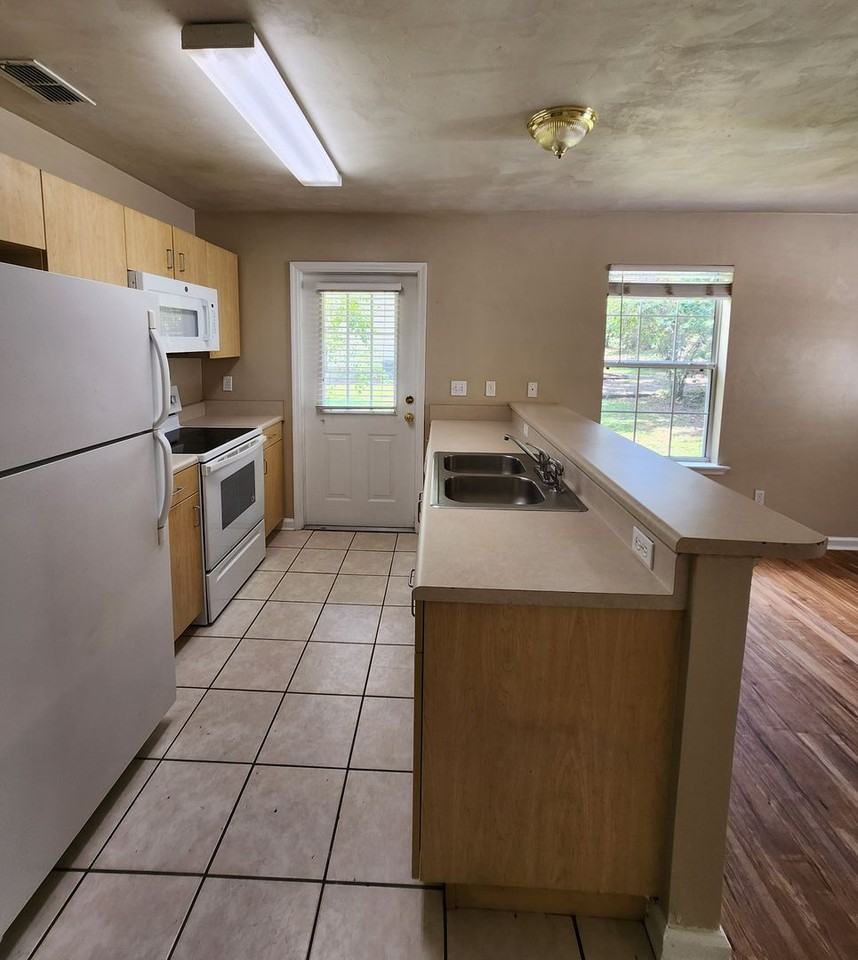 225 Rivoli Rd #1 - Photo 7 of 19