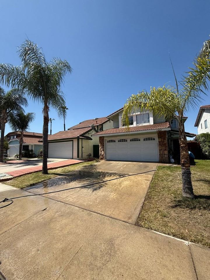 11883 Bayless St - Photo 2 of 2