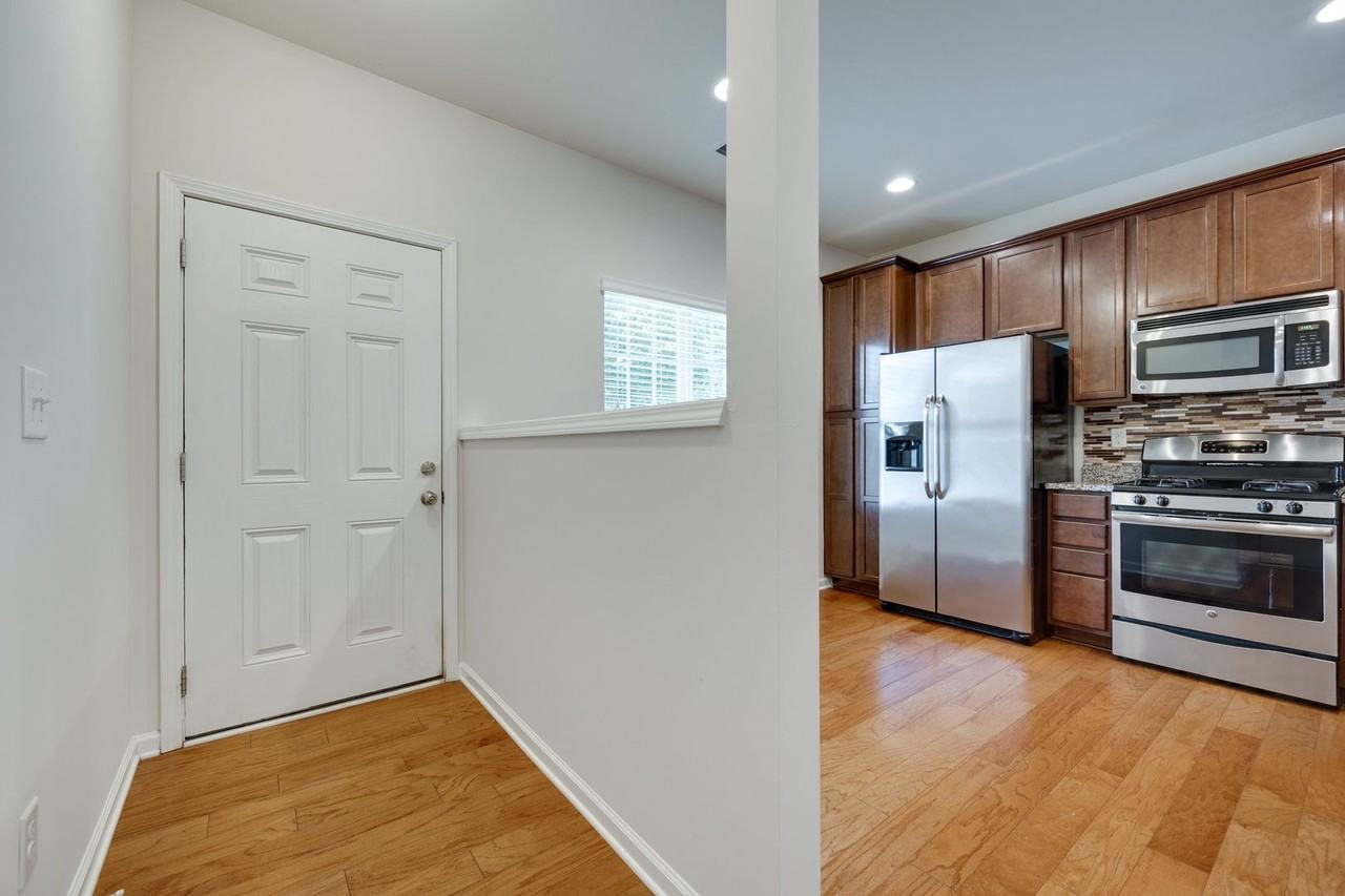 1430 Harpers Inlet Dr - Photo 3 of 33