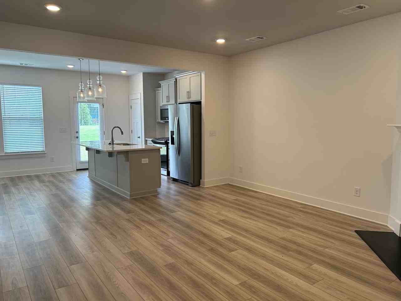 213 Keel Ln - Photo 3 of 15