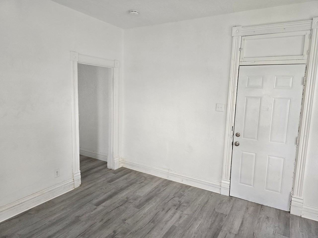 1134 N 1st St - Photo 3 of 9