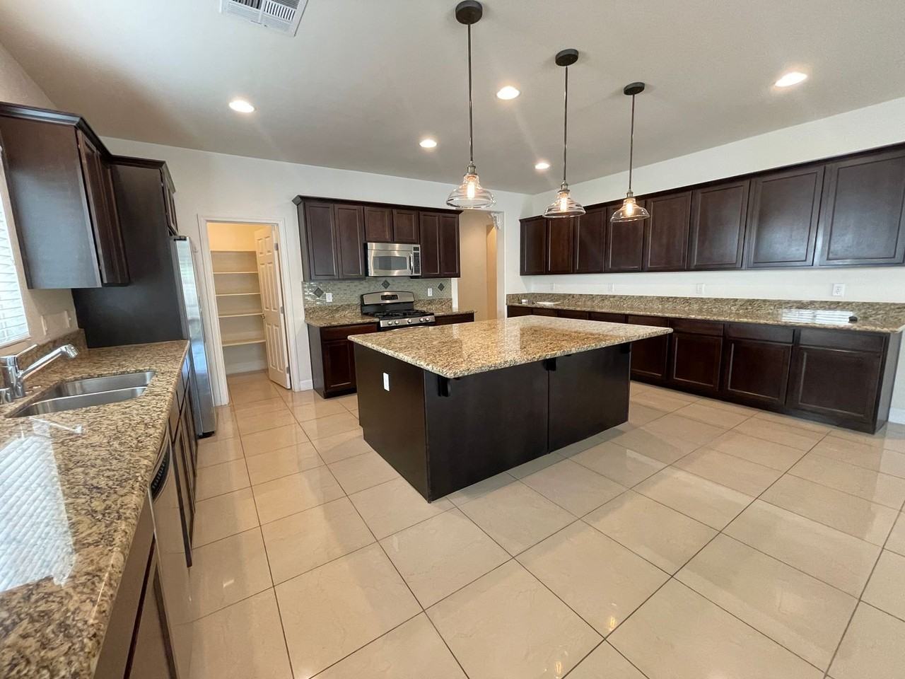 1312 Fantastic Ct - Photo 4 of 12