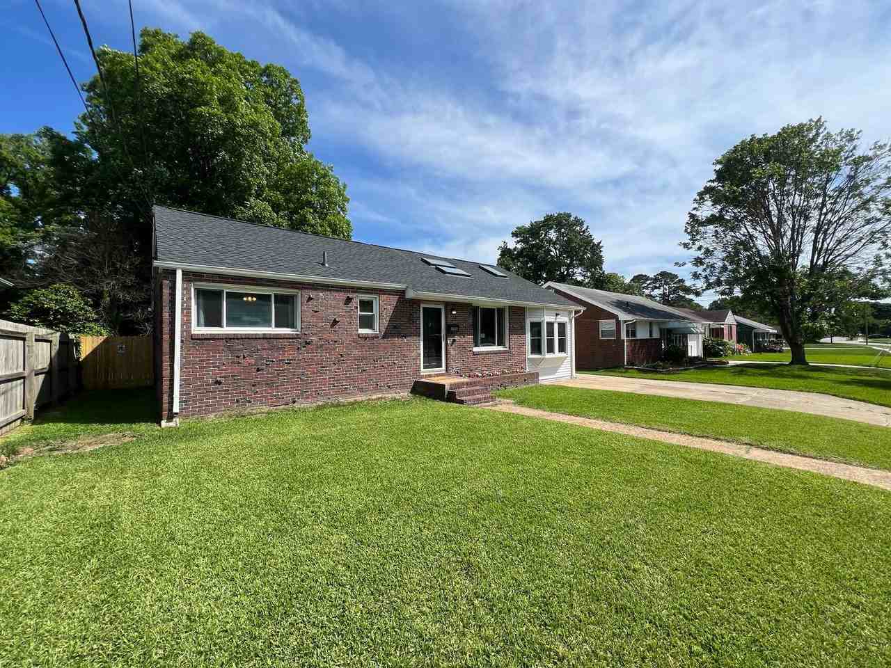 9522 Willow Ter - Photo 3 of 40