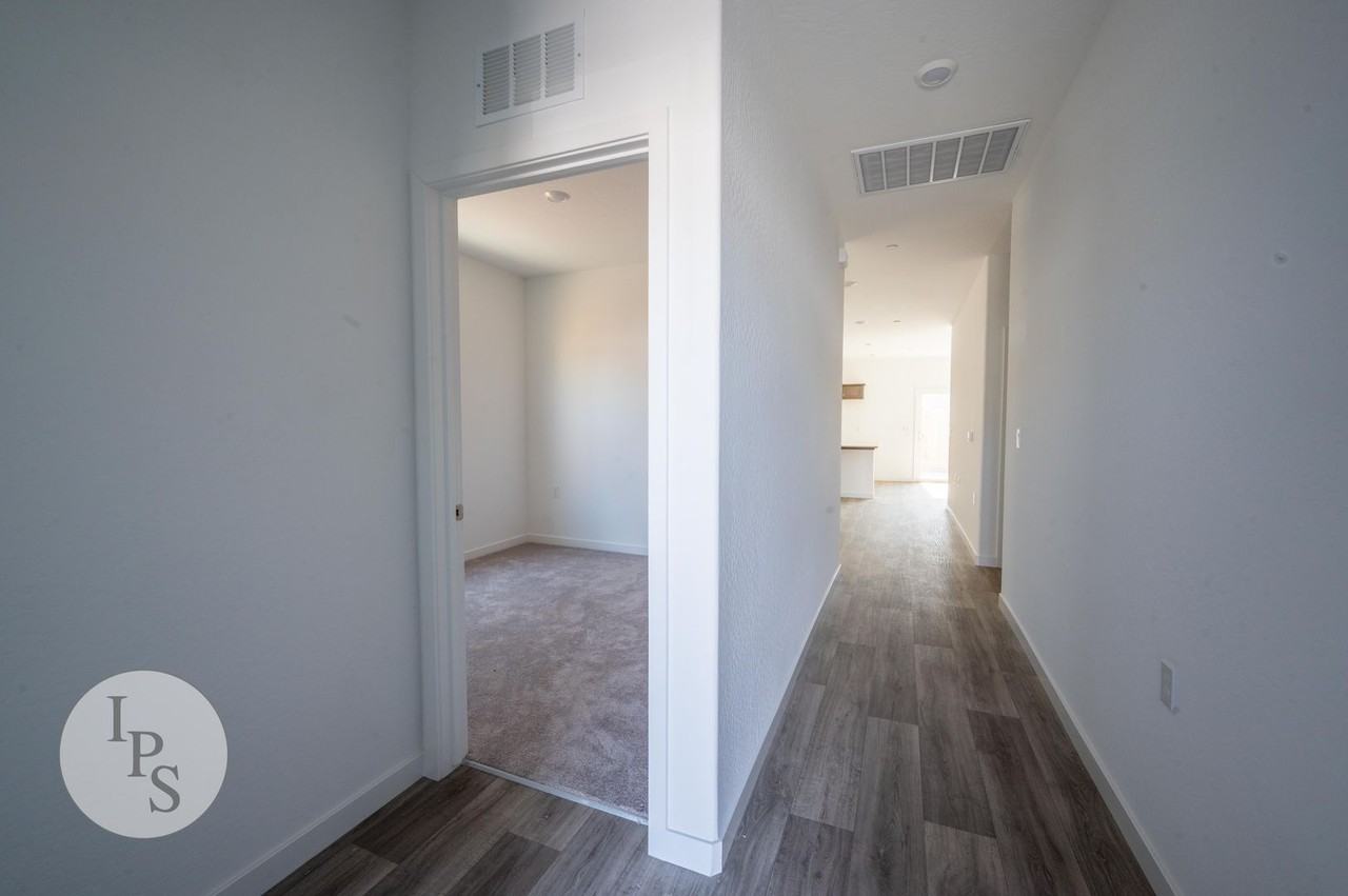 2812 N Janice Ave - Photo 2 of 22