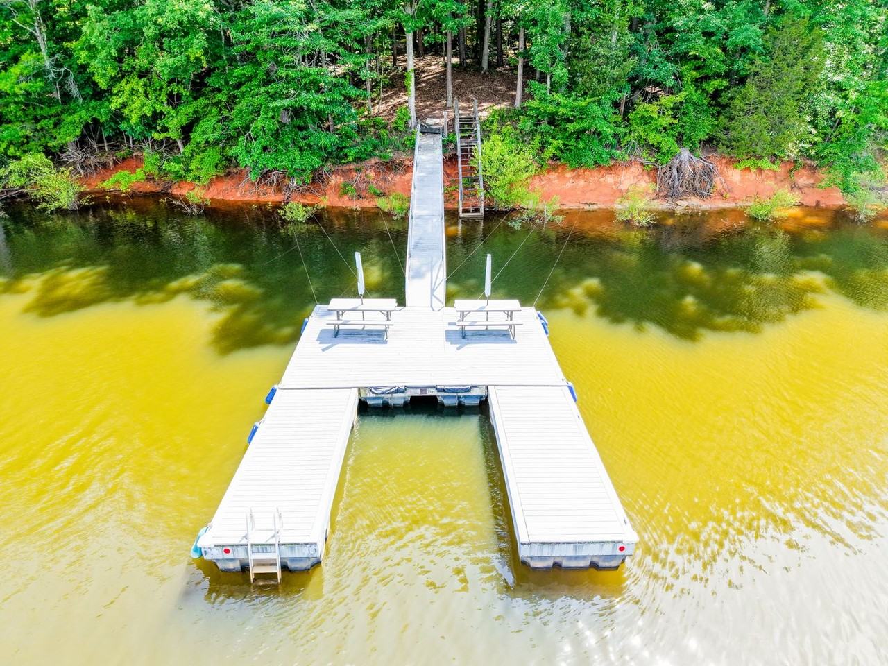 762 Lakefront Dr - Photo 2 of 23