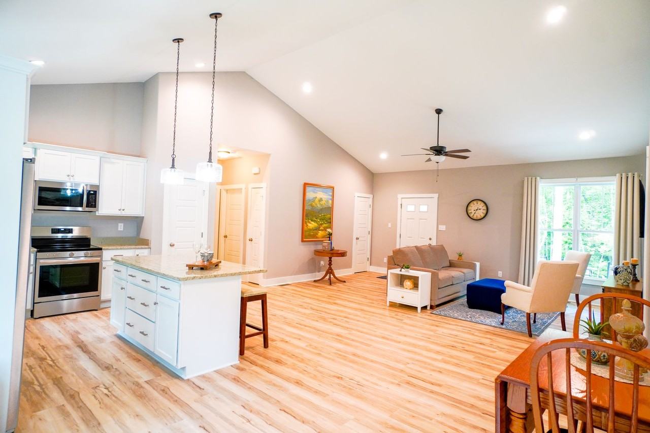 762 Lakefront Dr - Photo 3 of 23