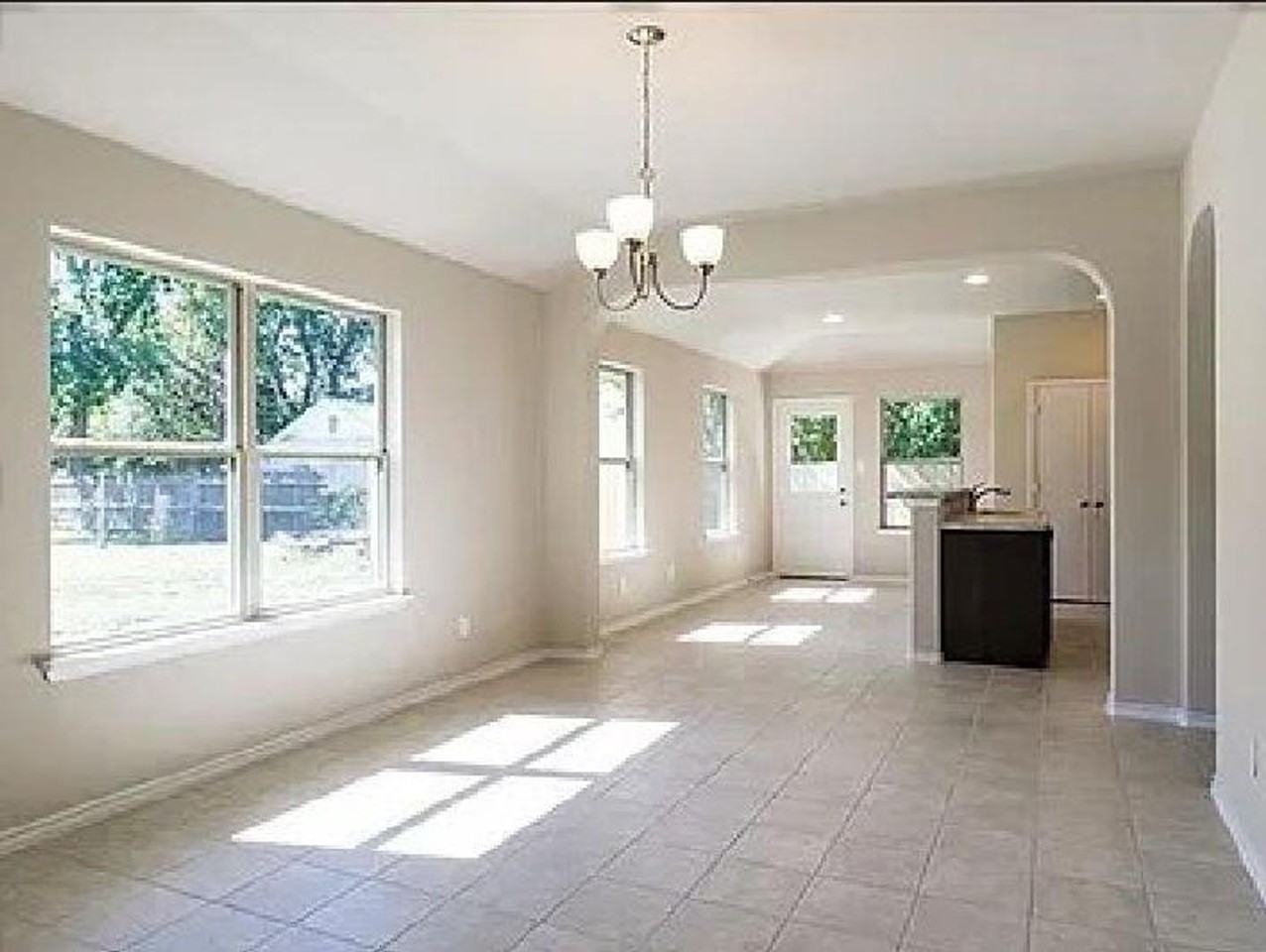 401 Ritchey St - Photo 3 of 18