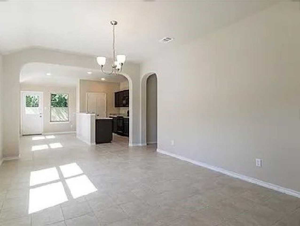 401 Ritchey St - Photo 6 of 18