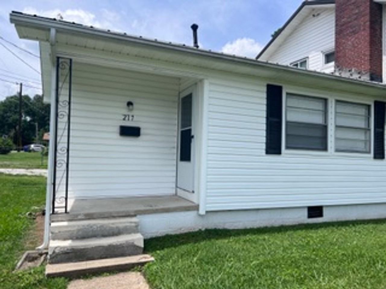 217 W Fairview Rd - Photo 2 of 7