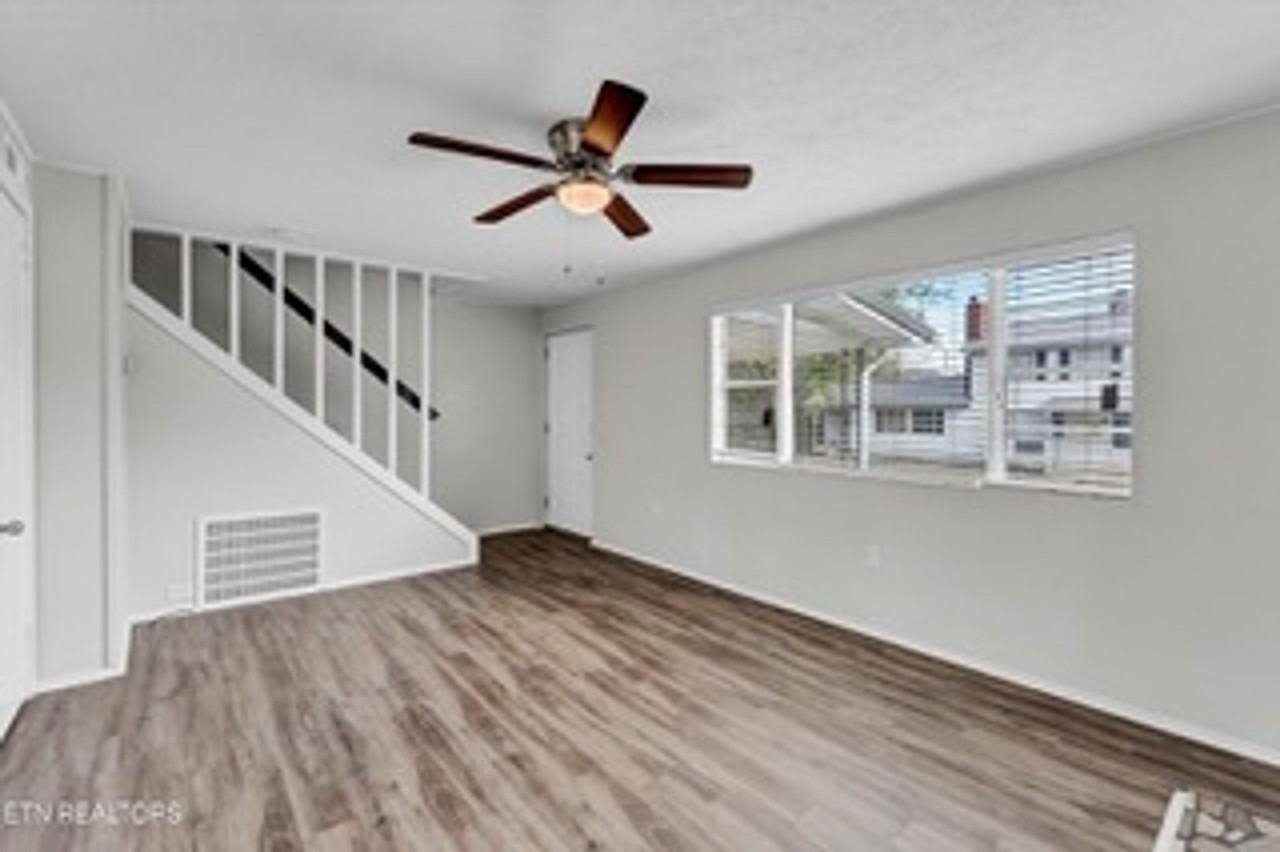 219 W Fairview Rd - Photo 3 of 9