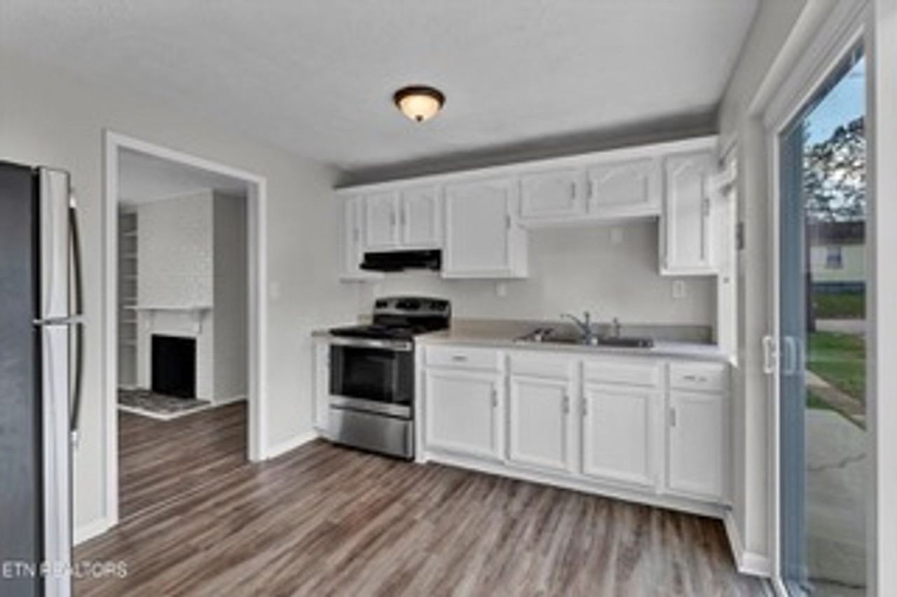 219 W Fairview Rd - Photo 5 of 9