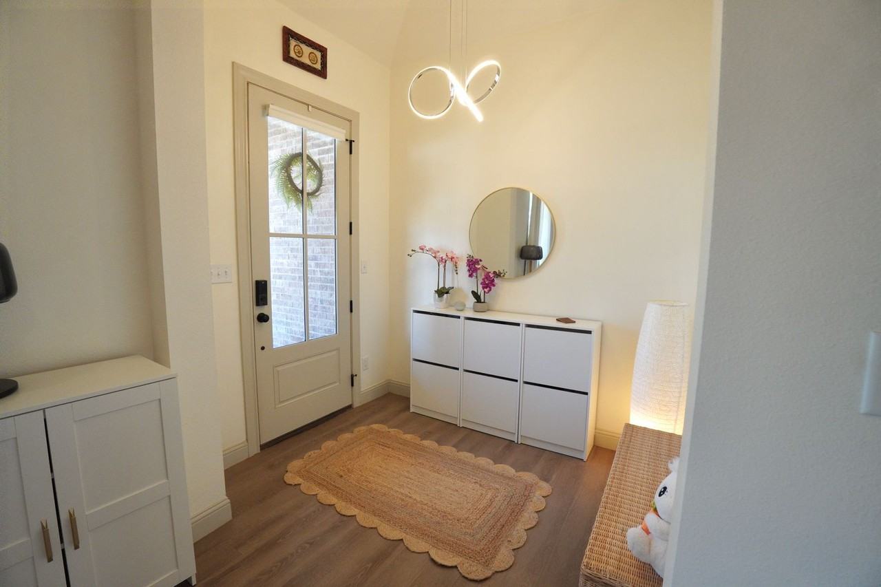 3611 121st St - Photo 4 of 10