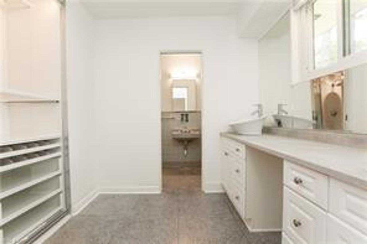 2320 Sterling Point Dr - Photo 3 of 50