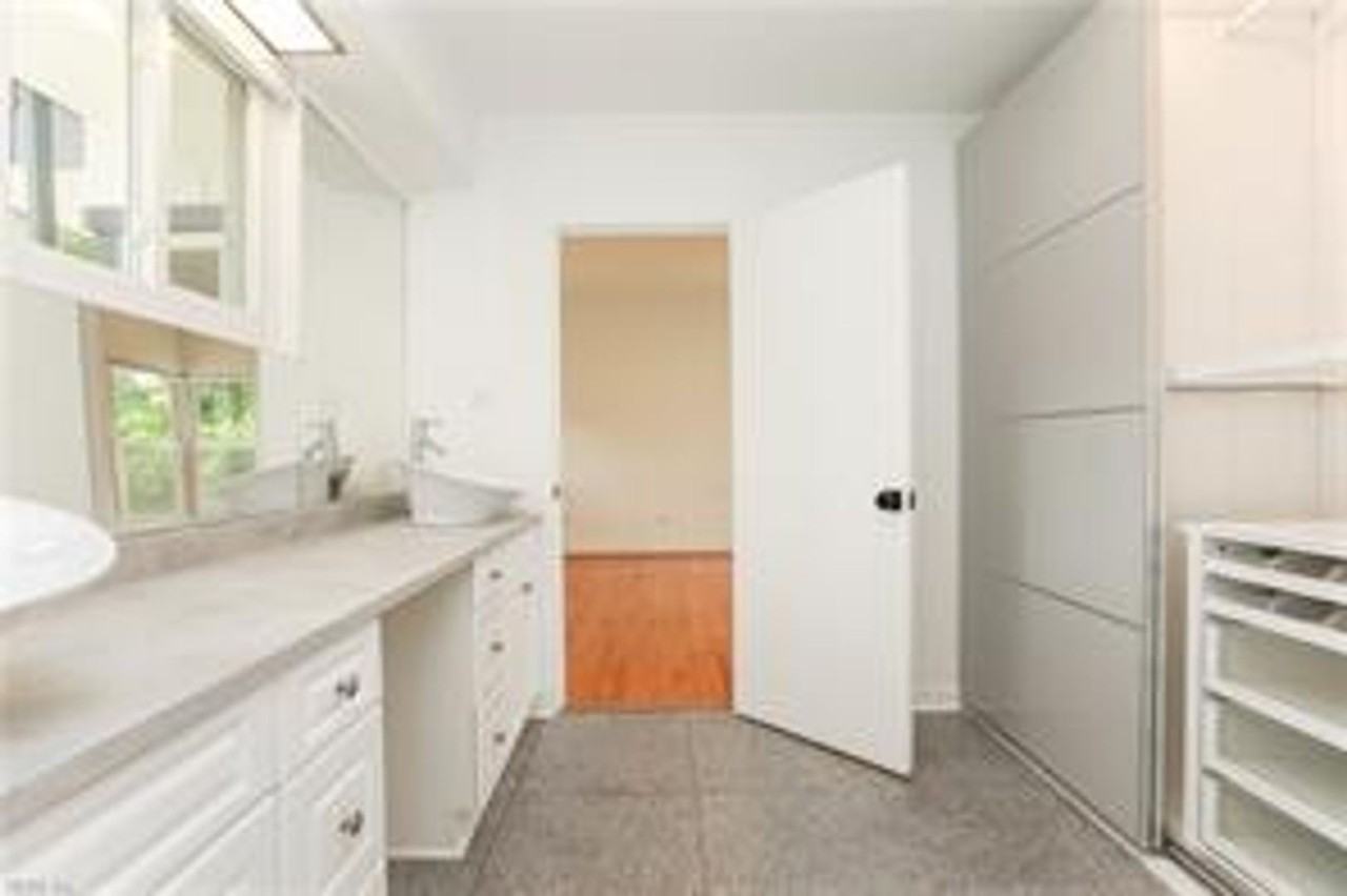 2320 Sterling Point Dr - Photo 4 of 50