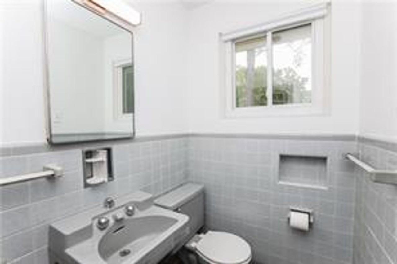 2320 Sterling Point Dr - Photo 7 of 50