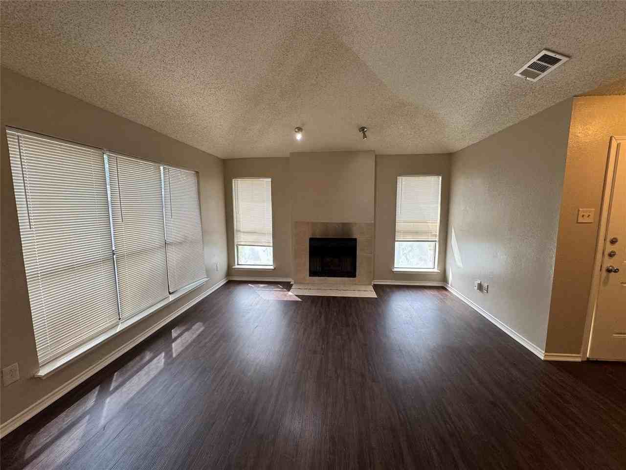 922 Westover Dr - Photo 2 of 9