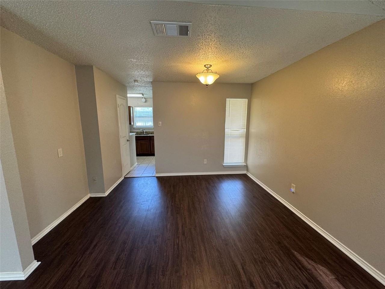 922 Westover Dr - Photo 3 of 9