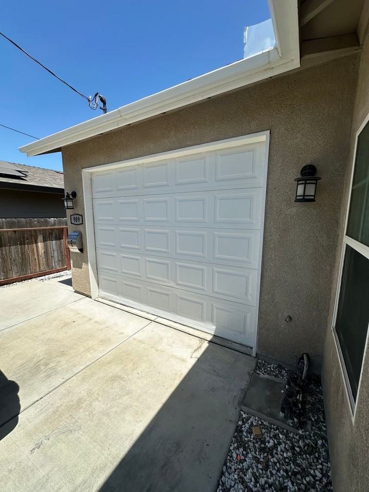 909 E Olive Ave - Photo 2 of 37