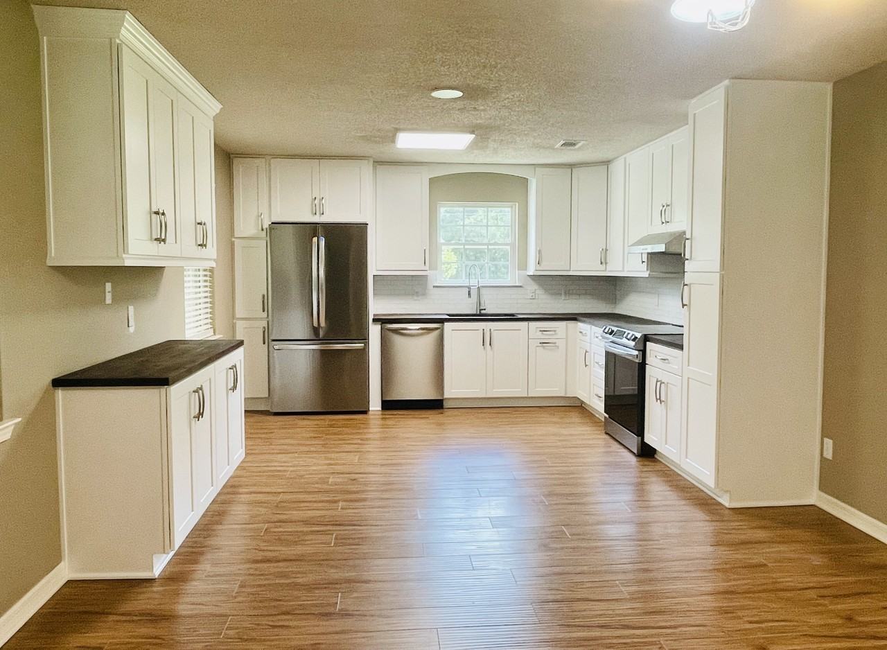 7835 Chetwood Dr - Photo 2 of 15