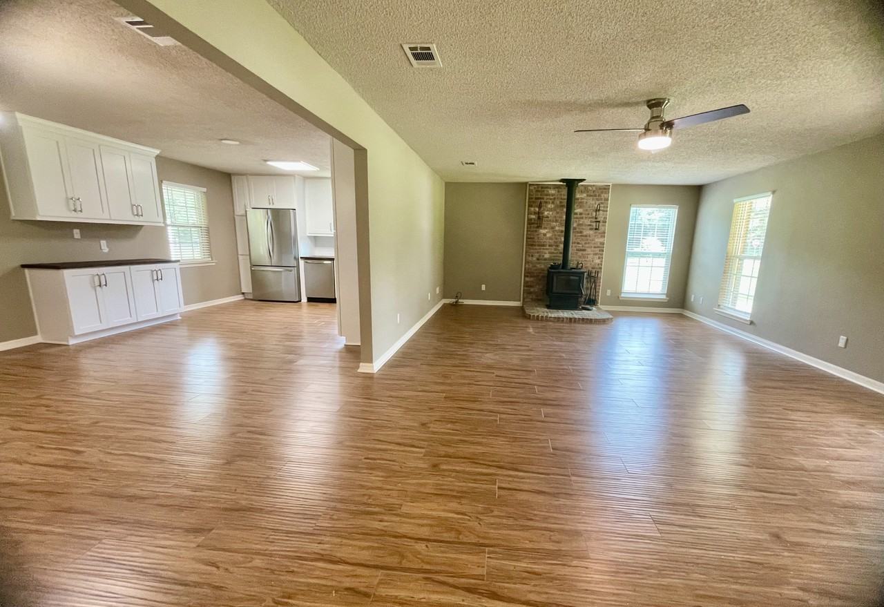 7835 Chetwood Dr - Photo 3 of 15