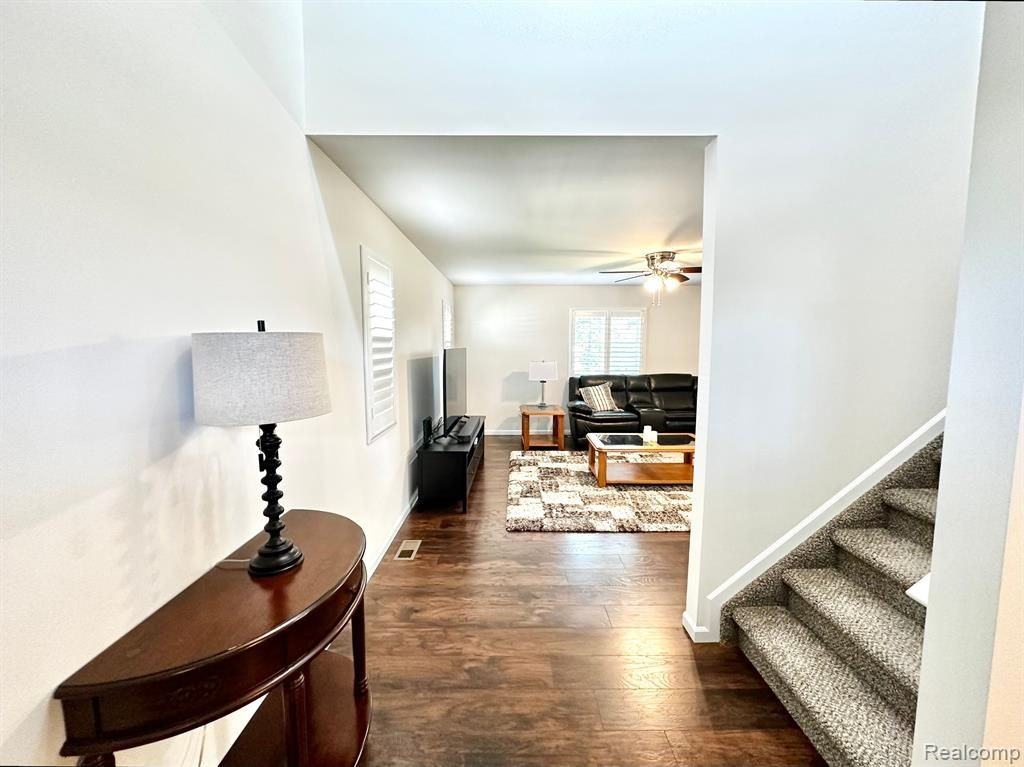 5372 Rural Ter - Photo 3 of 27