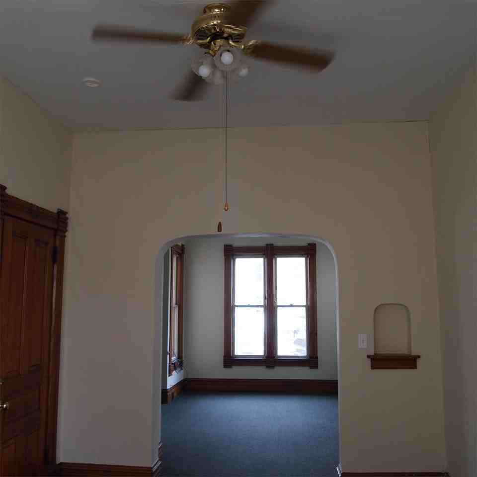 49 S Howell St - Photo 3 of 12