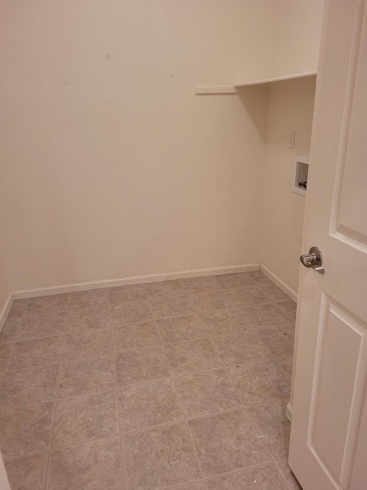 2772 Thrush Grv #1 - Photo 2 of 18