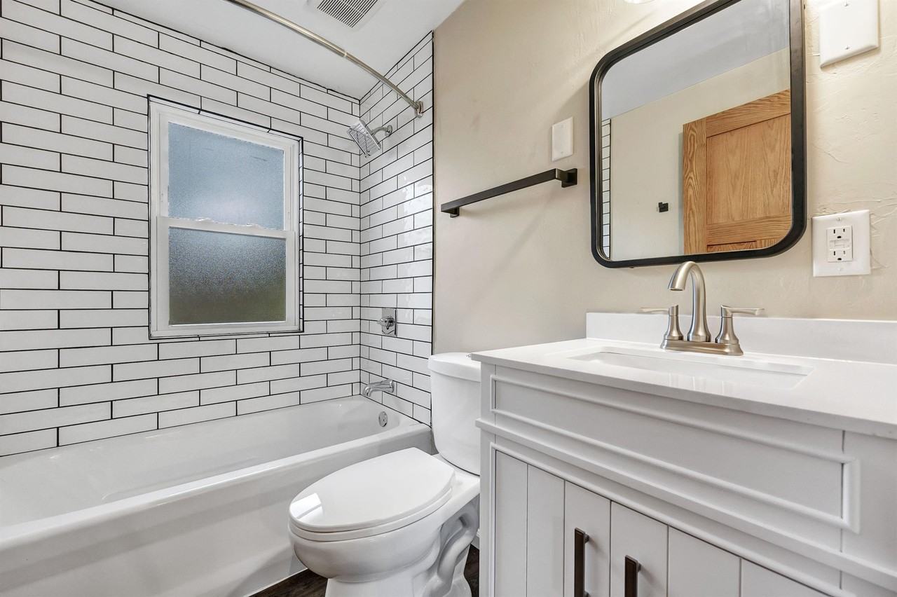 1325 Harvey St - Photo 3 of 21