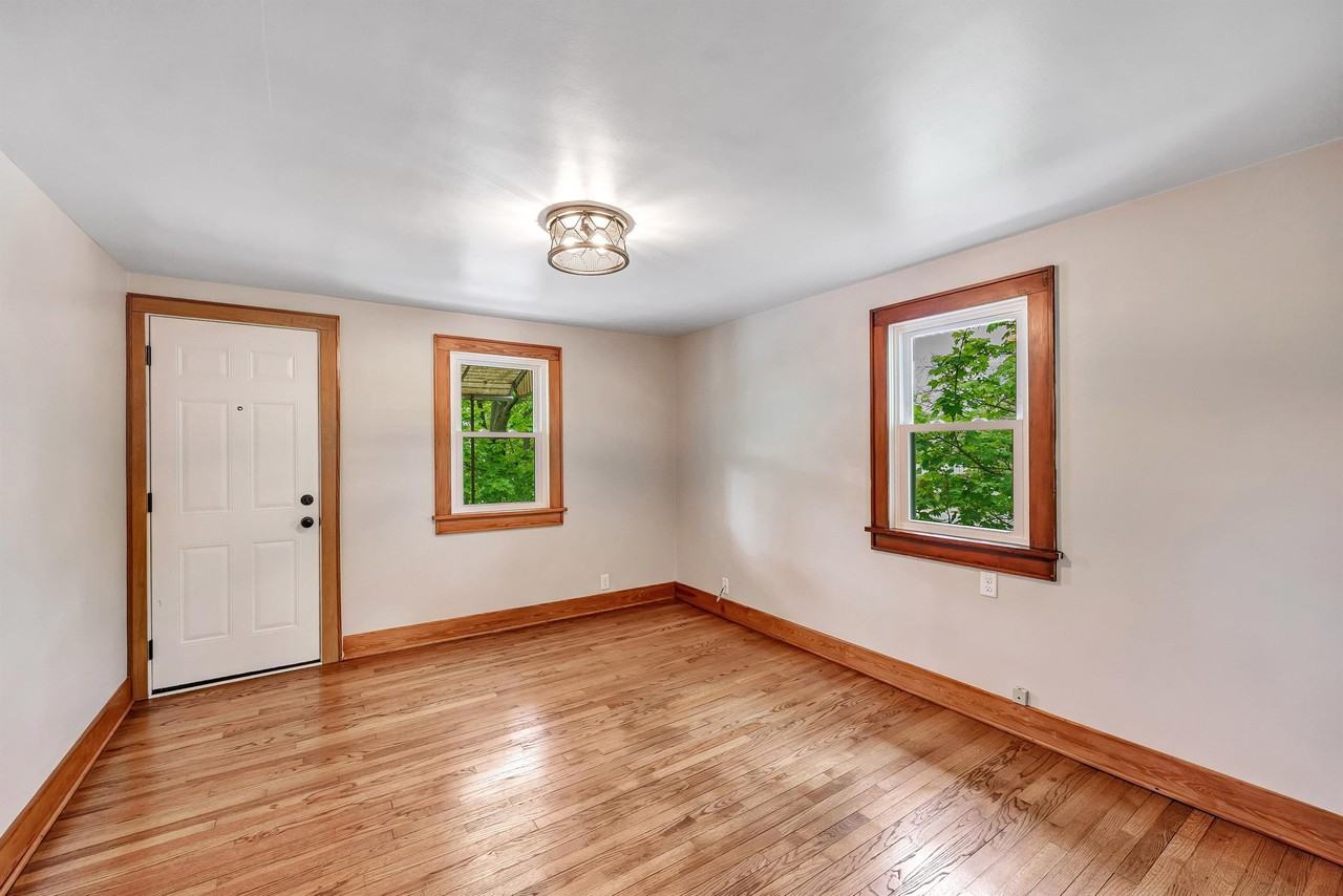 1325 Harvey St - Photo 2 of 21