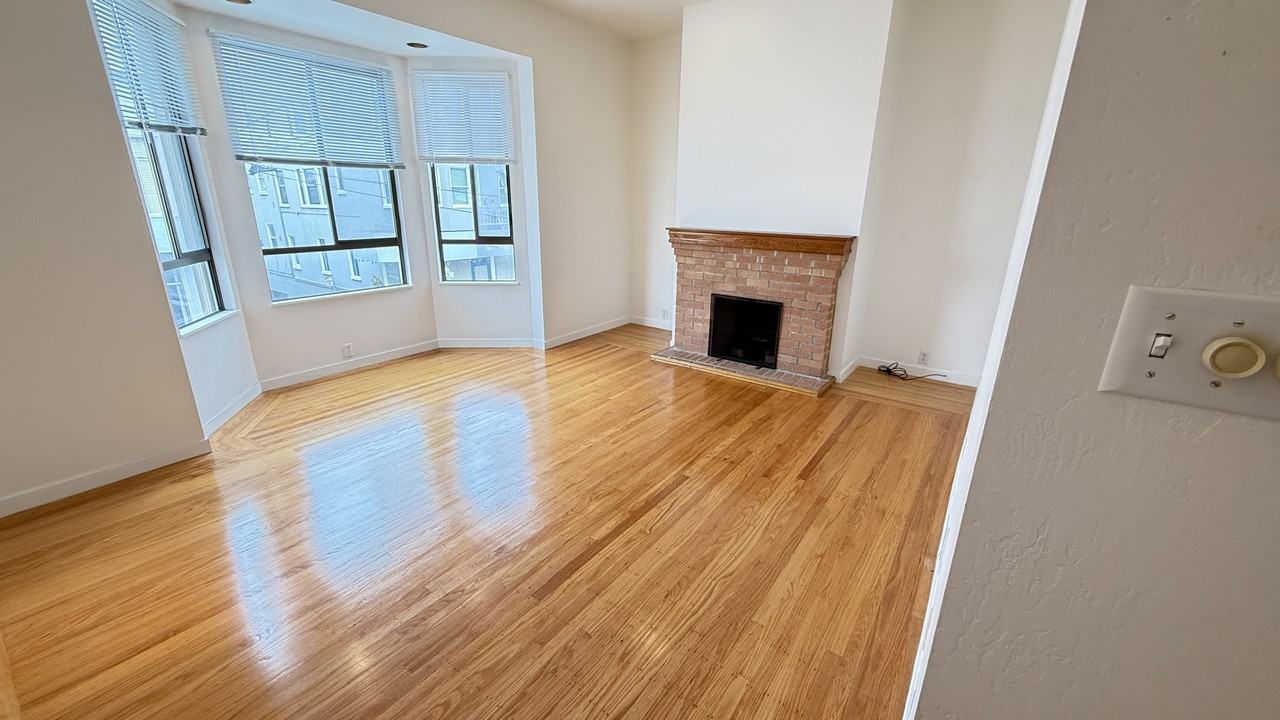 1453 Pacific Ave #B - Photo 2 of 11