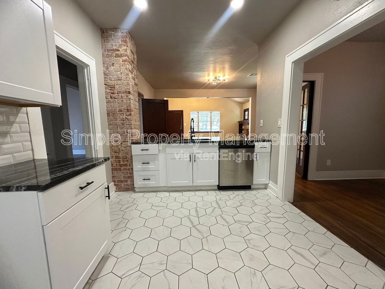 421 Nw 25th St - Photo 7 of 22