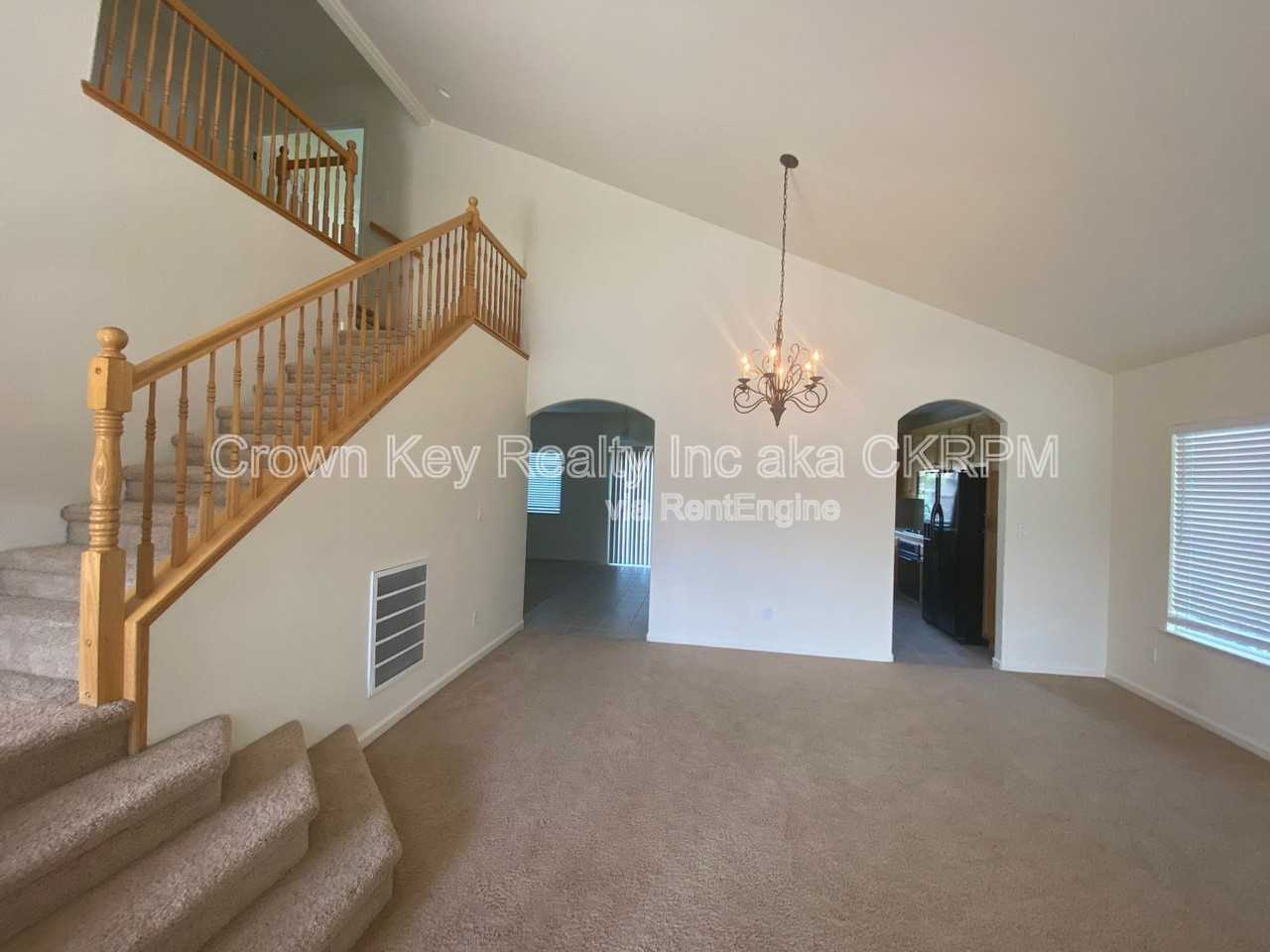 767 Bishop St - Photo 5 of 50