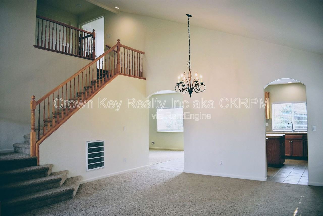 767 Bishop St - Photo 7 of 50