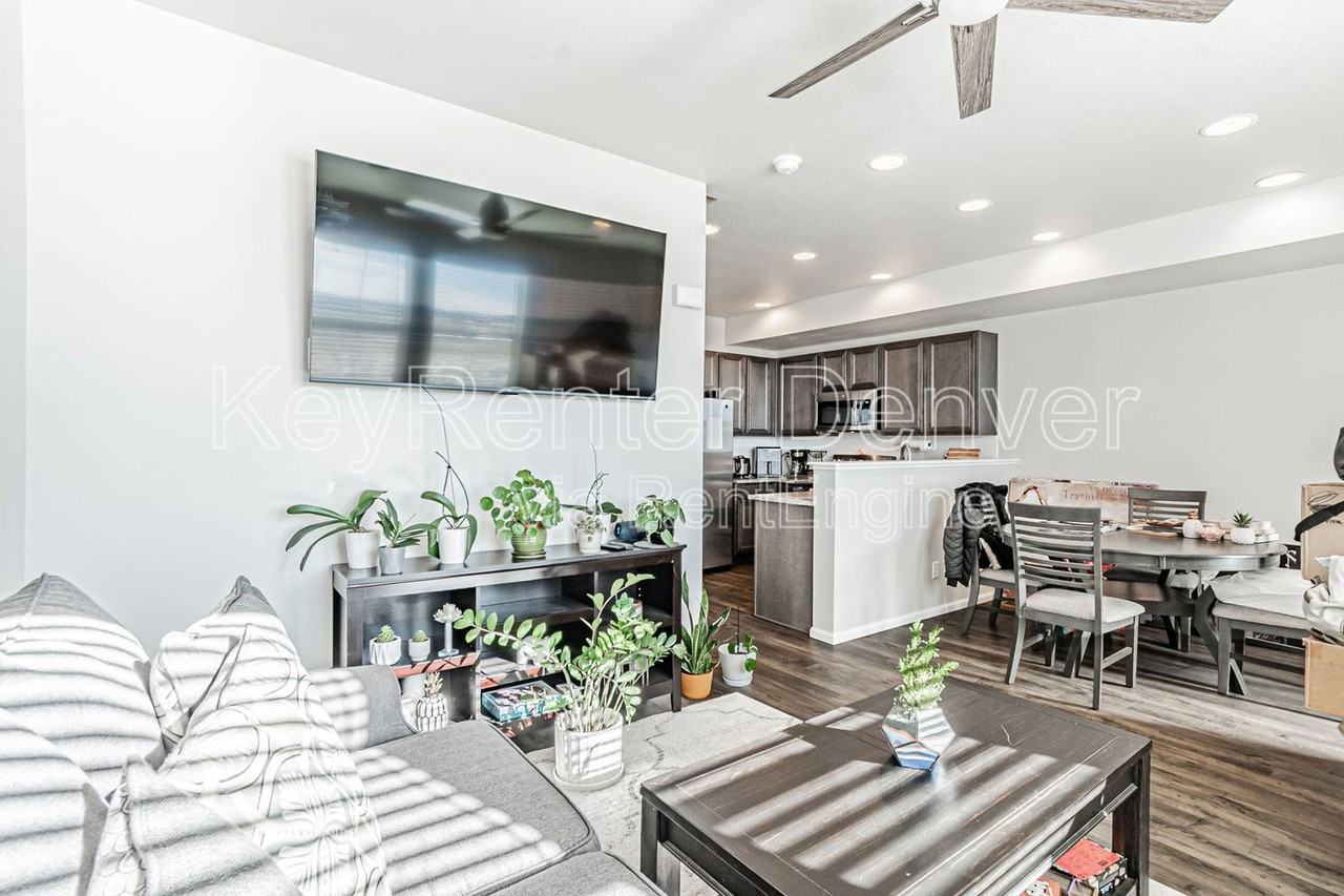 19171 E 64th Ave - Photo 3 of 32