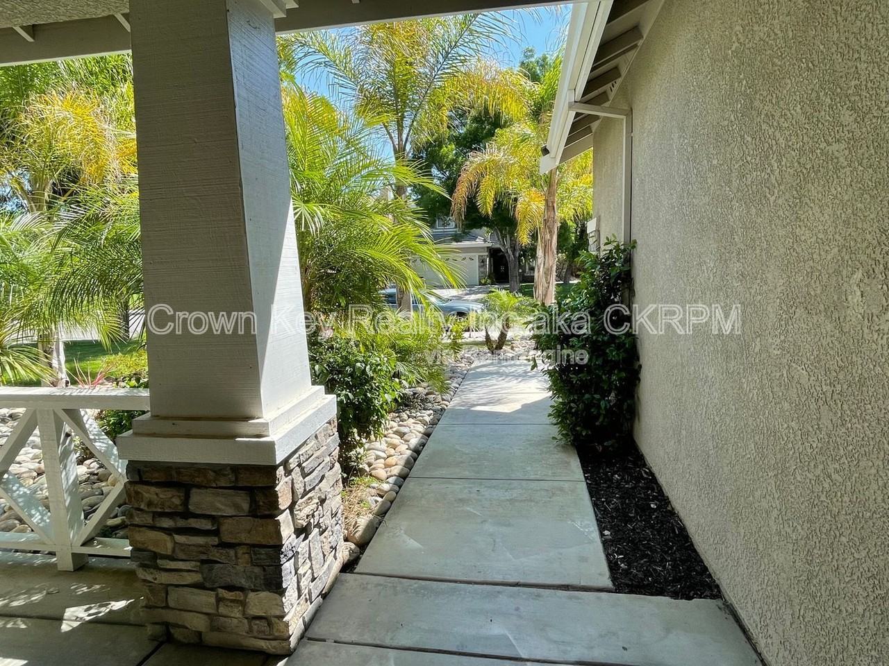 4243 Lindsey Ln - Photo 3 of 43