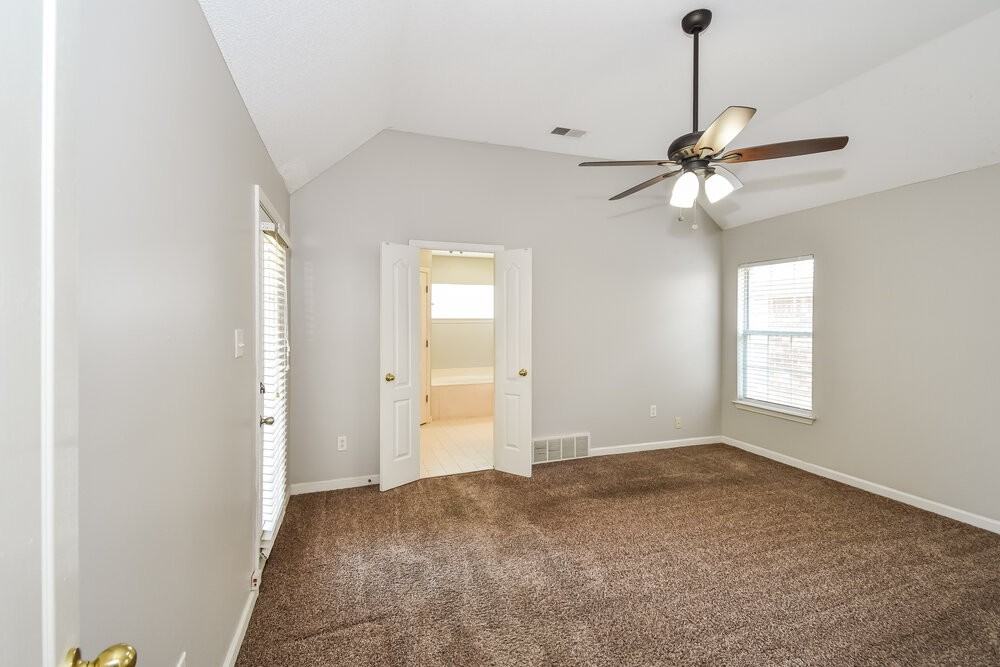 9760 Riggin Dr - Photo 7 of 17