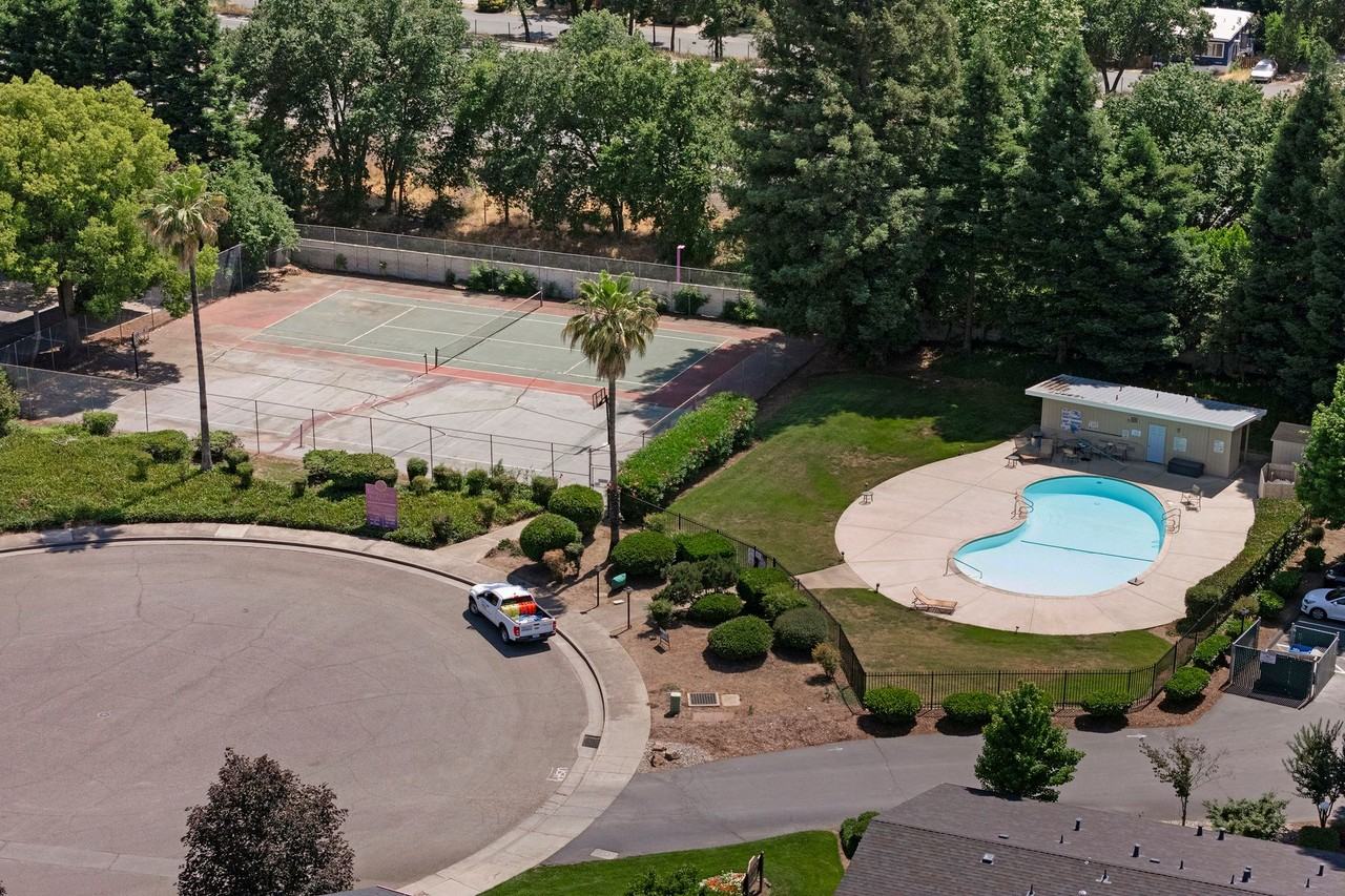 Rosewood Apartments - Photo 5 of 40