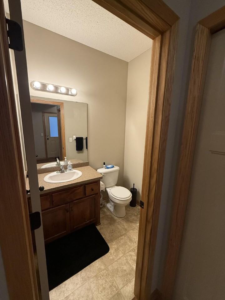 7884 Gotland Ln - Photo 7 of 24