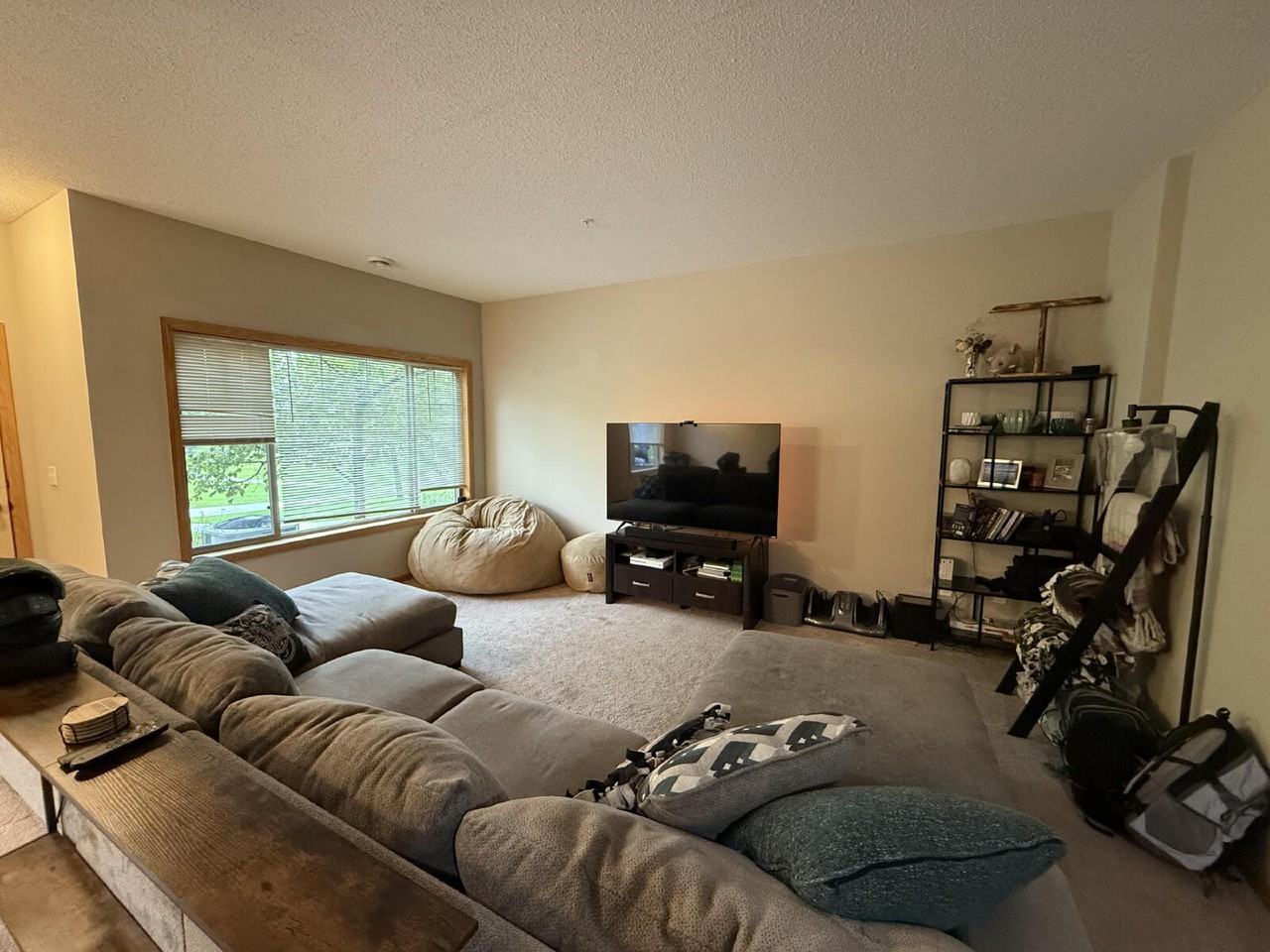 7884 Gotland Ln - Photo 4 of 24