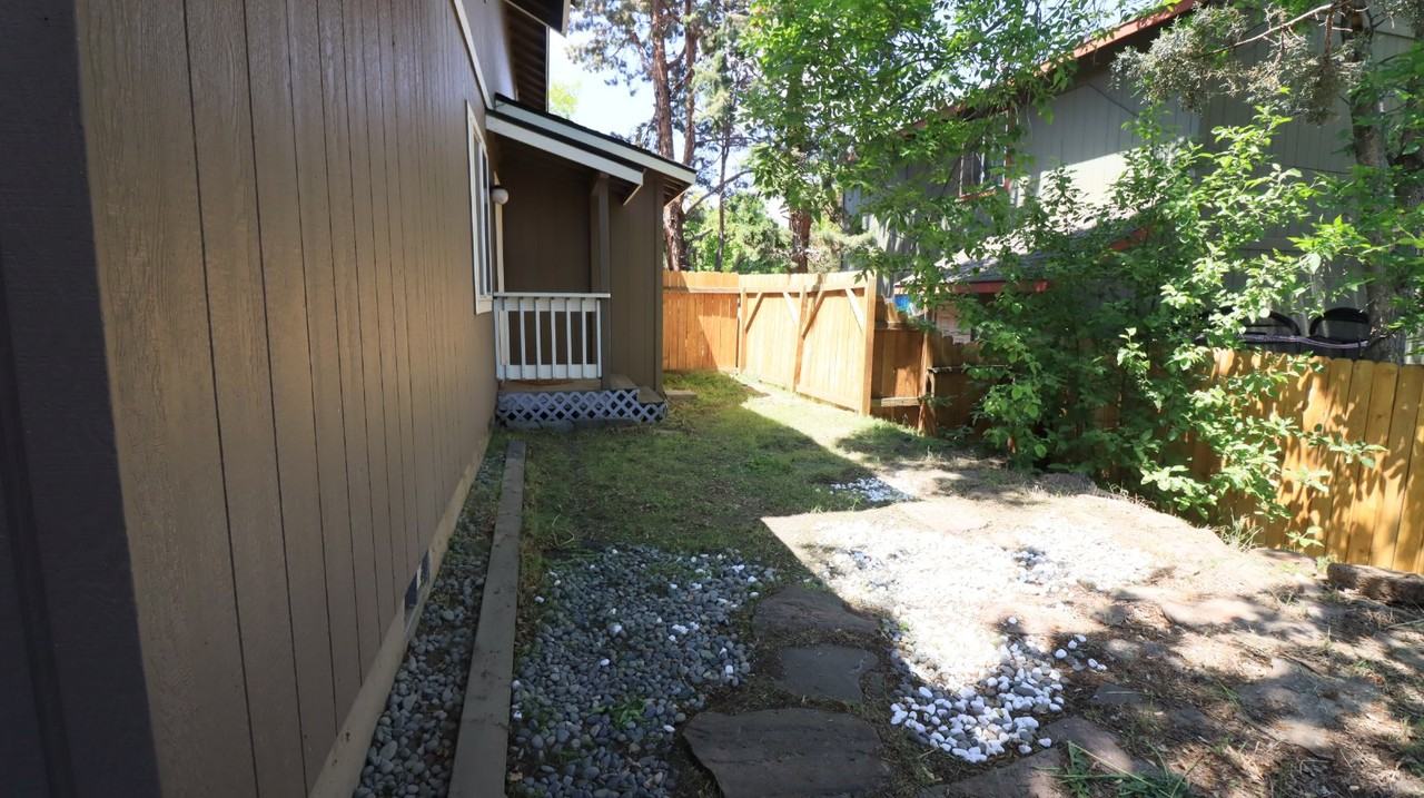 2010 Ne Full Moon Dr - Photo 3 of 21