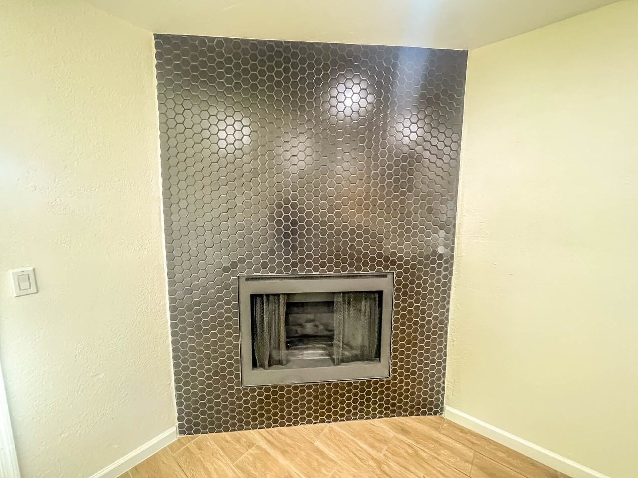 5078 S Warren Ave - Photo 5 of 22