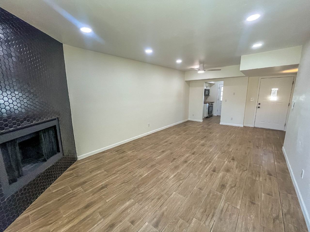 5078 S Warren Ave - Photo 6 of 22