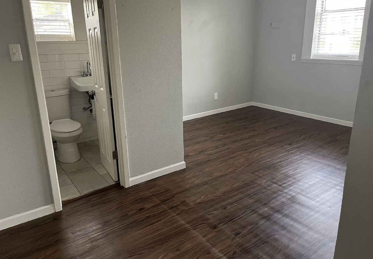 711 E Carson St Apt A4 - Photo 2 of 9