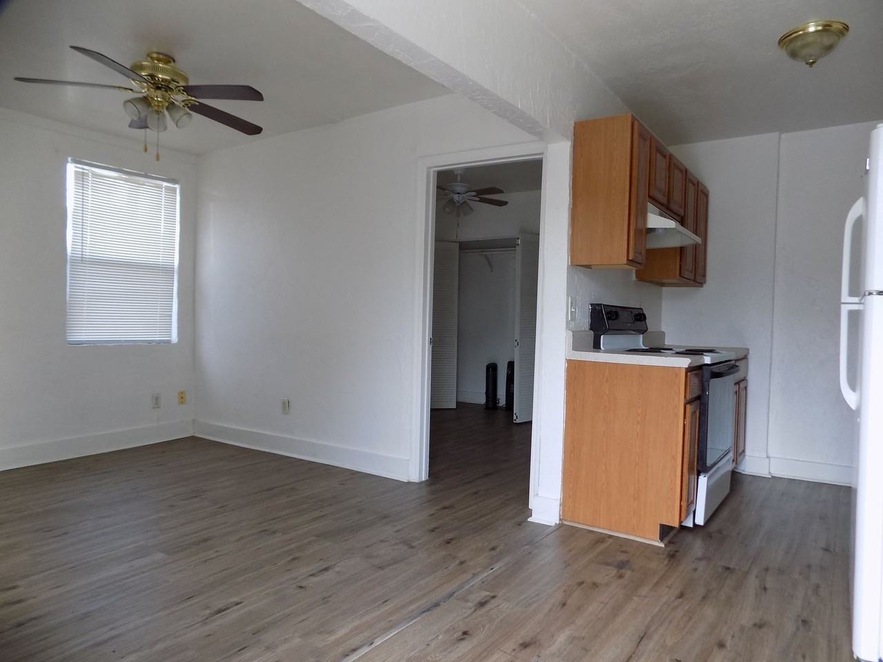 669 W Osceola St #B - Photo 4 of 8