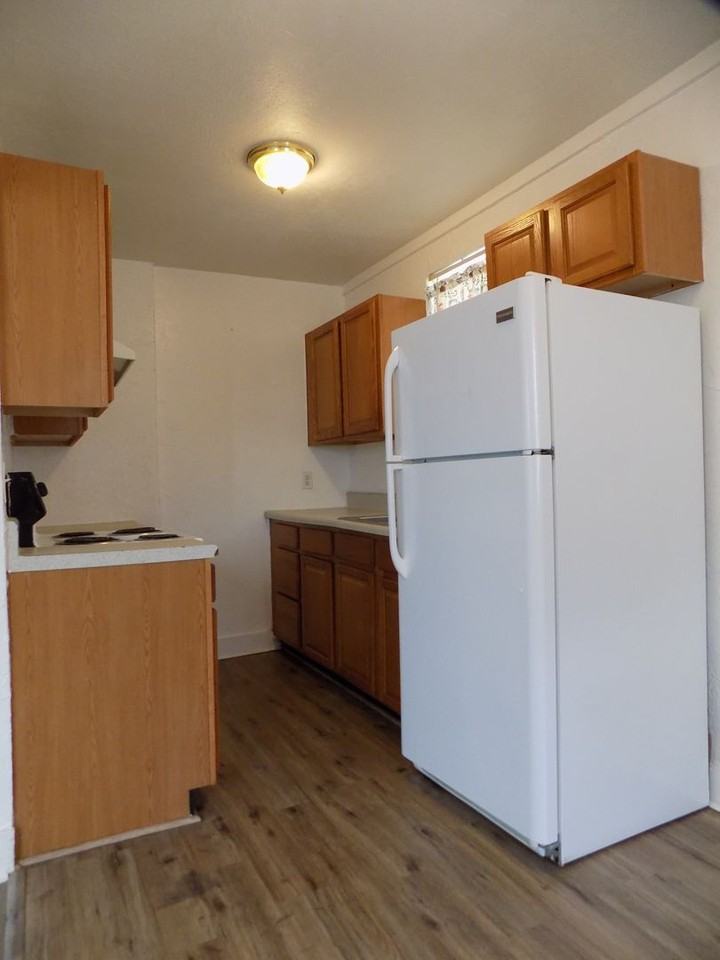 669 W Osceola St #B - Photo 5 of 8