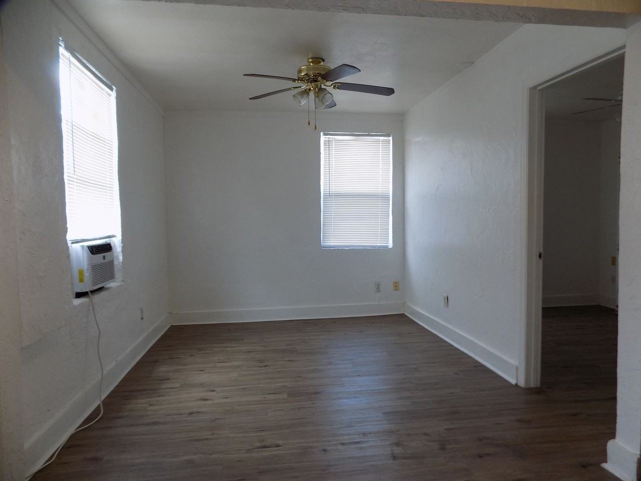 669 W Osceola St #B - Photo 6 of 8